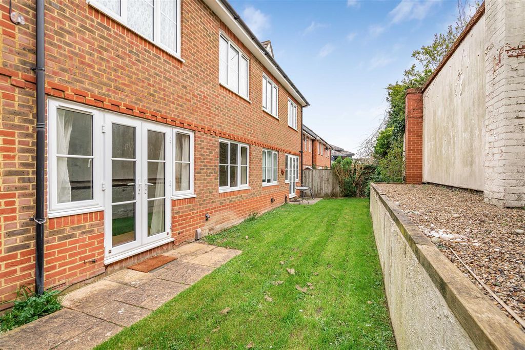 Additional image 9 of 2 bed flat for saleAlston Gardens, Maidenhead SL6