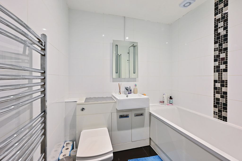 Additional image 8 of 2 bed flat for saleSomerset Road, Farnborough GU14
