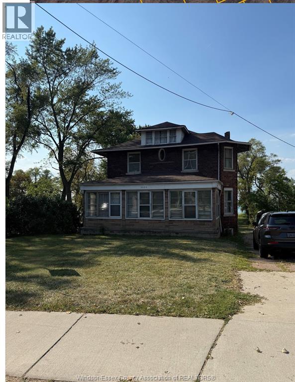 3026 Sandwich Street, Windsor, ON, N9C1A3