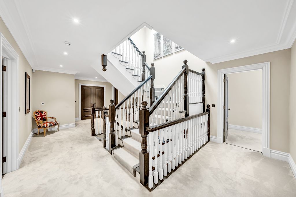 Additional image 27 of 9 bed property for saleStubbs Hill Lane, Binfield, Berkshire RG42