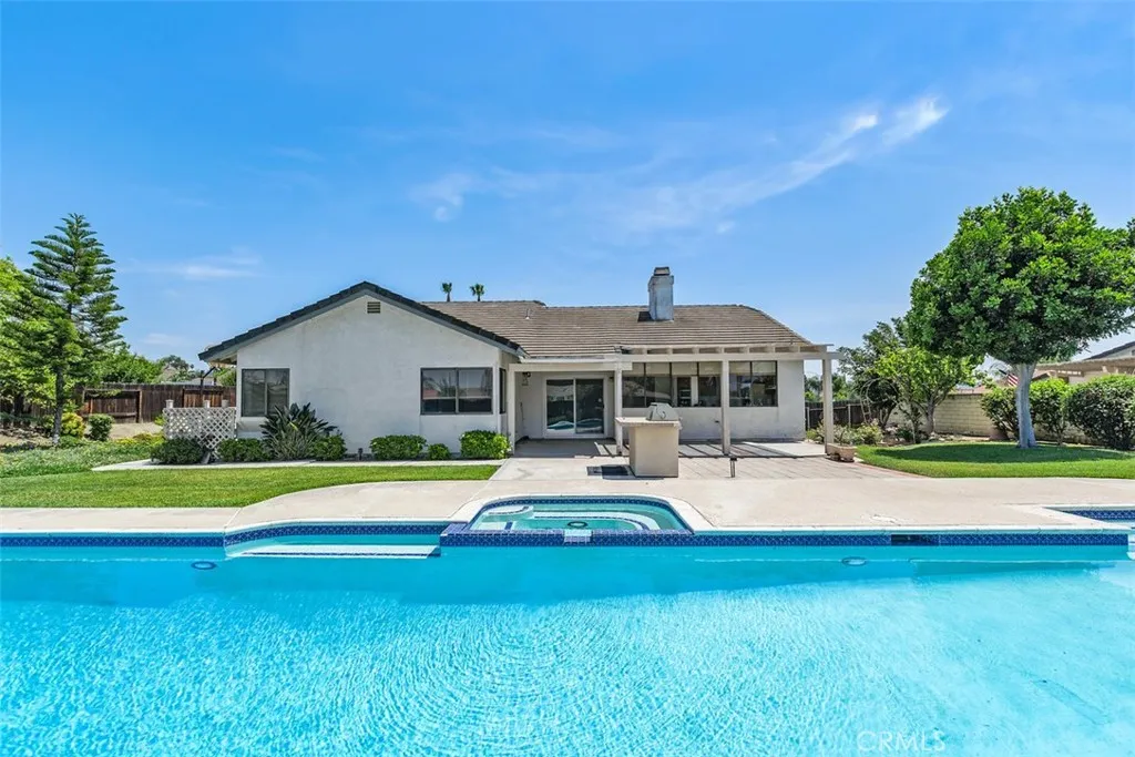 6437 Jaguar Dr, Riverside, CA 92506 photo 4