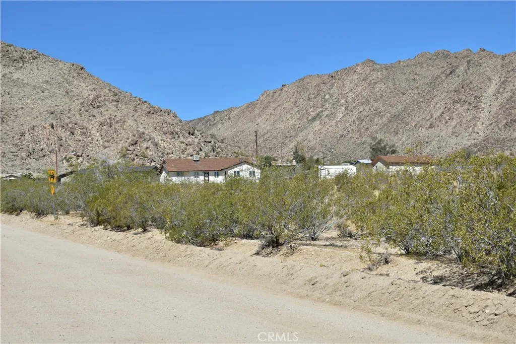 Additional image 2 of 61464 Calle Los Amigos St, Joshua Tree, CA 92252