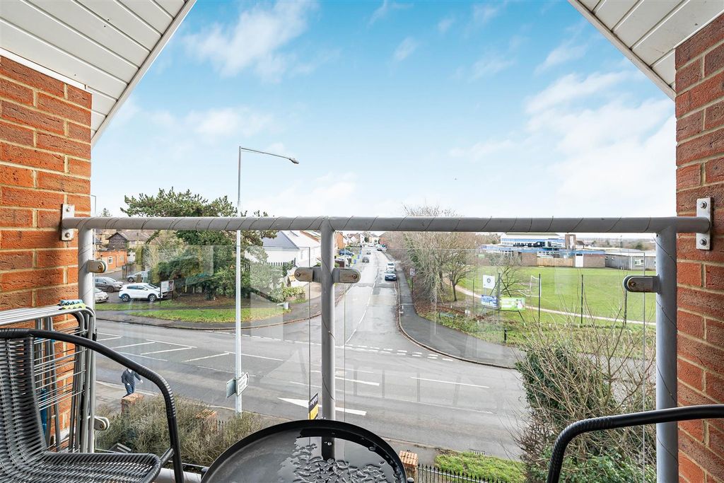 Additional image 7 of 2 bed flat for saleAshgrove Court, Bath Road, Maidenhead SL6