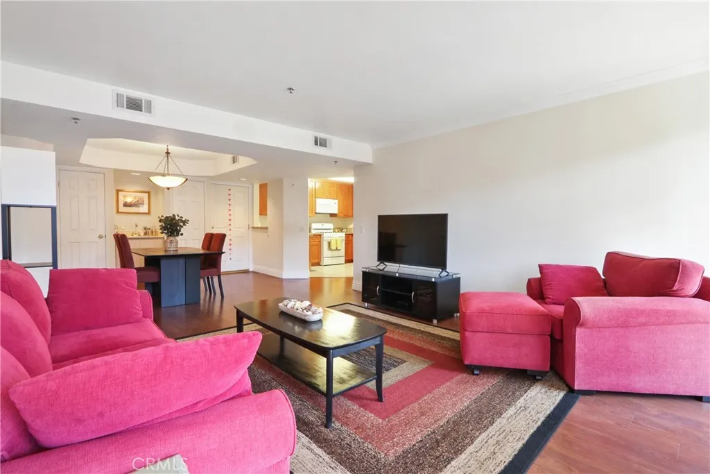 801 Pine Ave Unit #310, Long Beach, CA 90813 photo 4