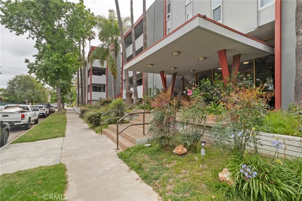 4915 Tyrone Avenue Unit 136, Sherman Oaks, CA 91423 photo 2