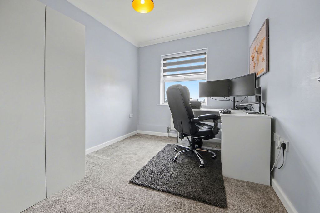 Additional image 9 of 2 bed flat for sale49 Cobden Avenue, Bitterne Park SO18