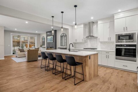 Additional image 7 of 135 Silver Spruce Grove SW, Calgary, AB, t2X 5M1