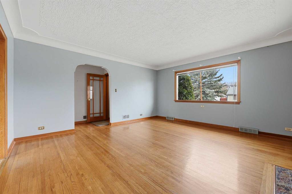 Additional image 5 of 1019 8 Avenue NE, Calgary, AB, T2E 0S4