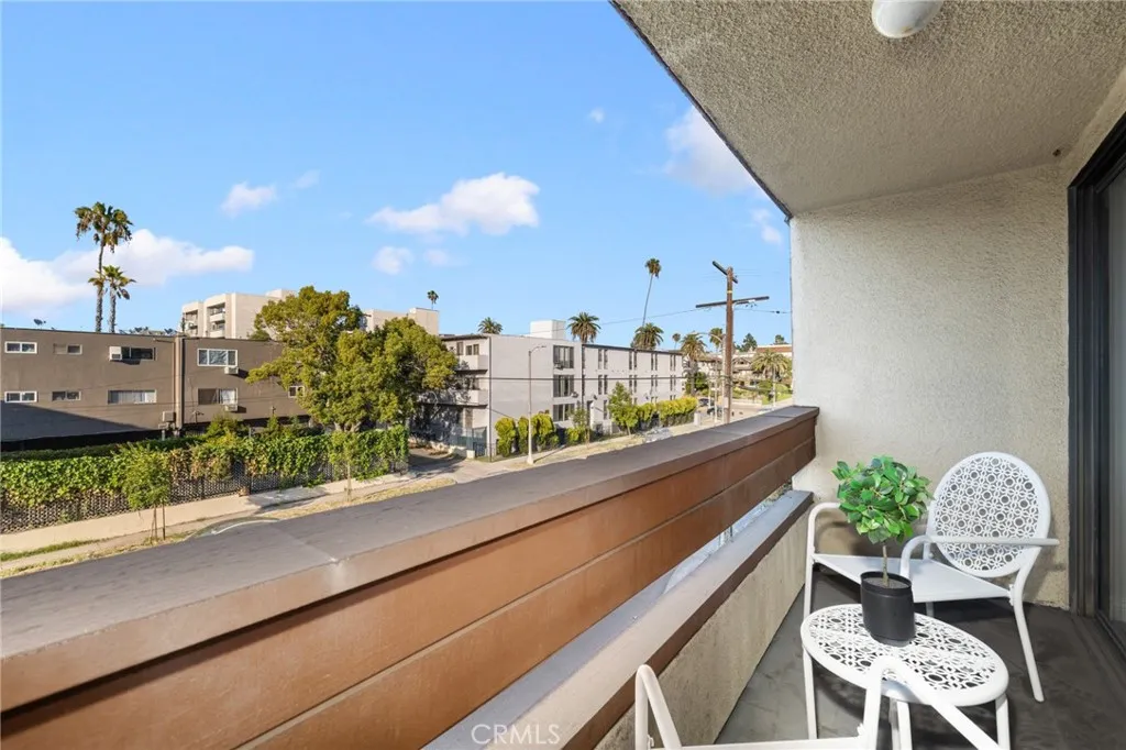 Additional image 88 of 300 S Reno Street Unit 303, Los Angeles, CA 90057