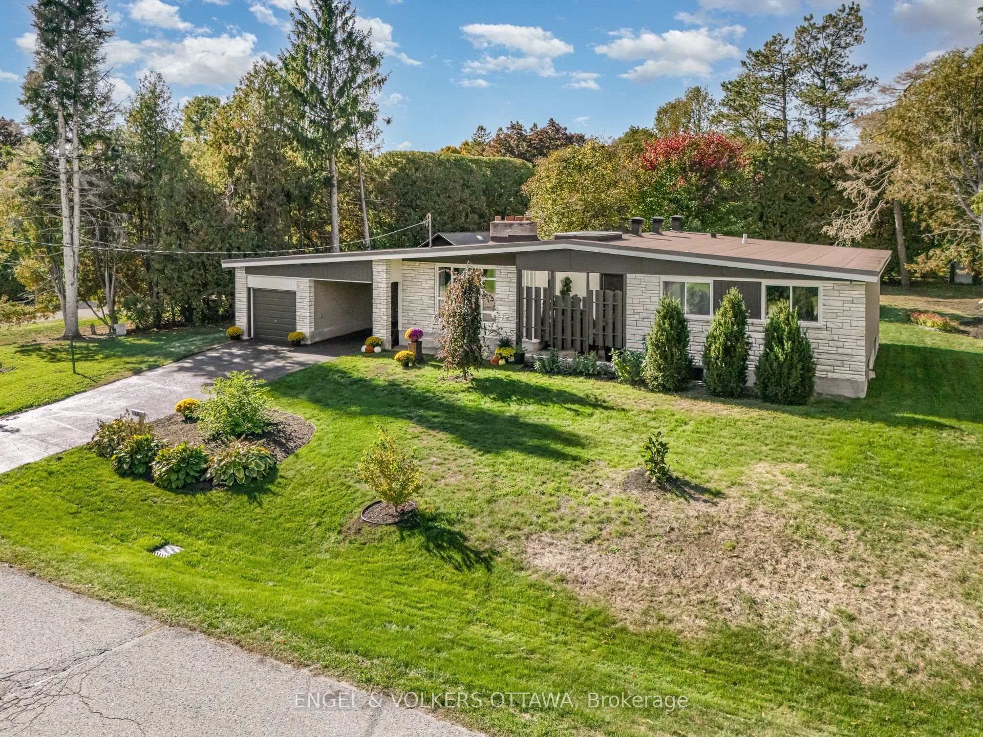 121 Grenfell Crescent, Ottawa, ON, K2G 0G5 photo 2