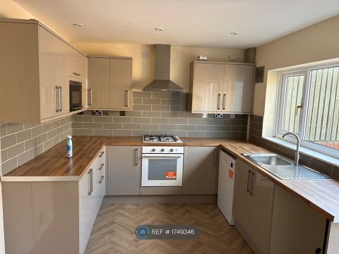 Muirfield Gardens, Birmingham B38