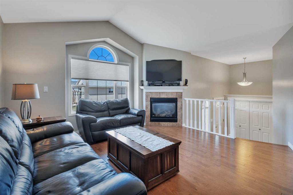 Additional image 3 of 68 Iverson Close, Red Deer, AB, T4R 3M9
