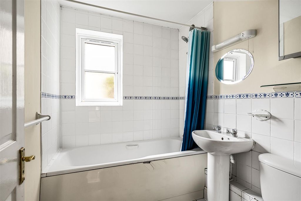 Additional image 7 of 2 bed flat for saleAlston Gardens, Maidenhead SL6