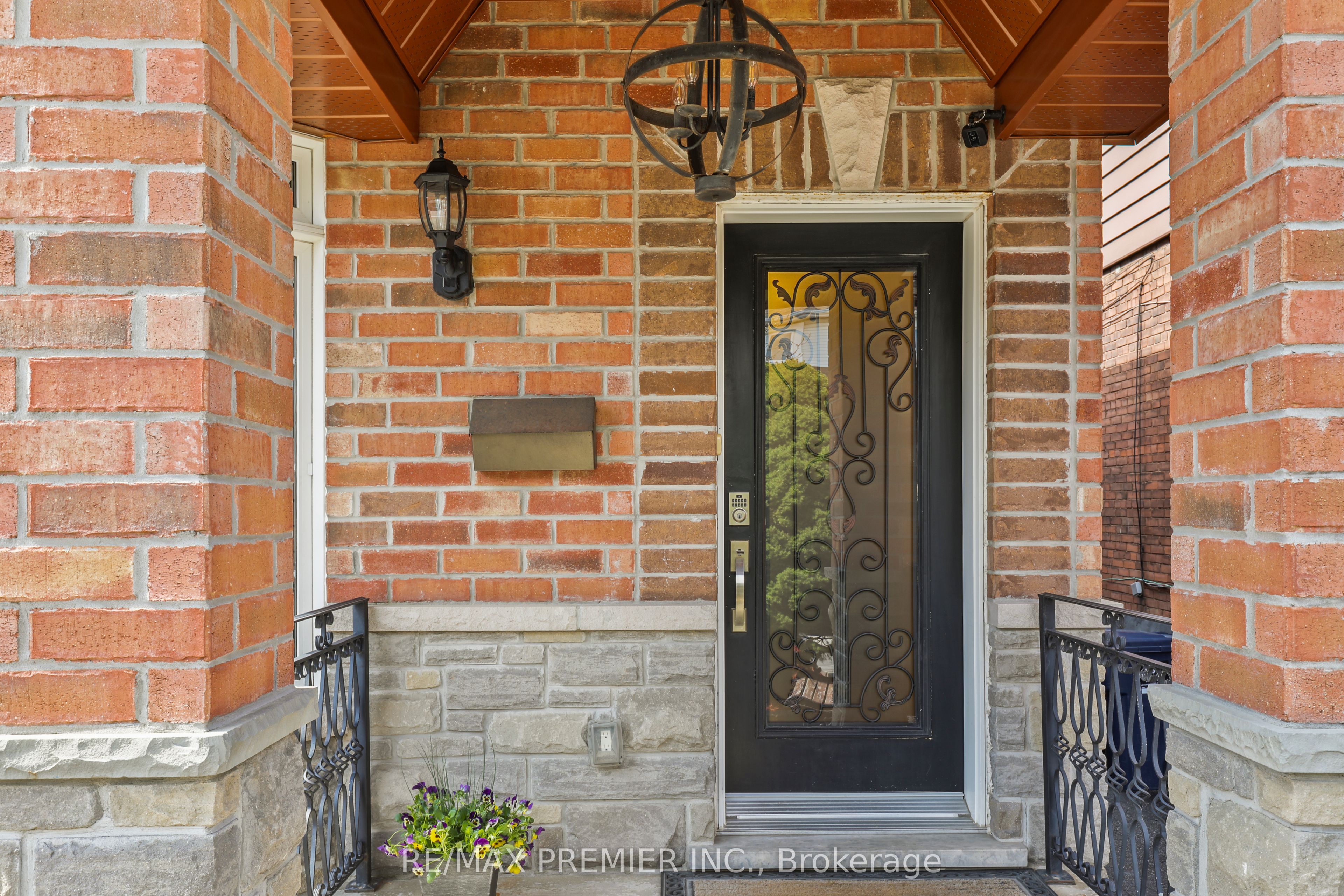 Additional image 3 of 196 Blackthorn Avenue, Toronto, ON, M6N 3H8