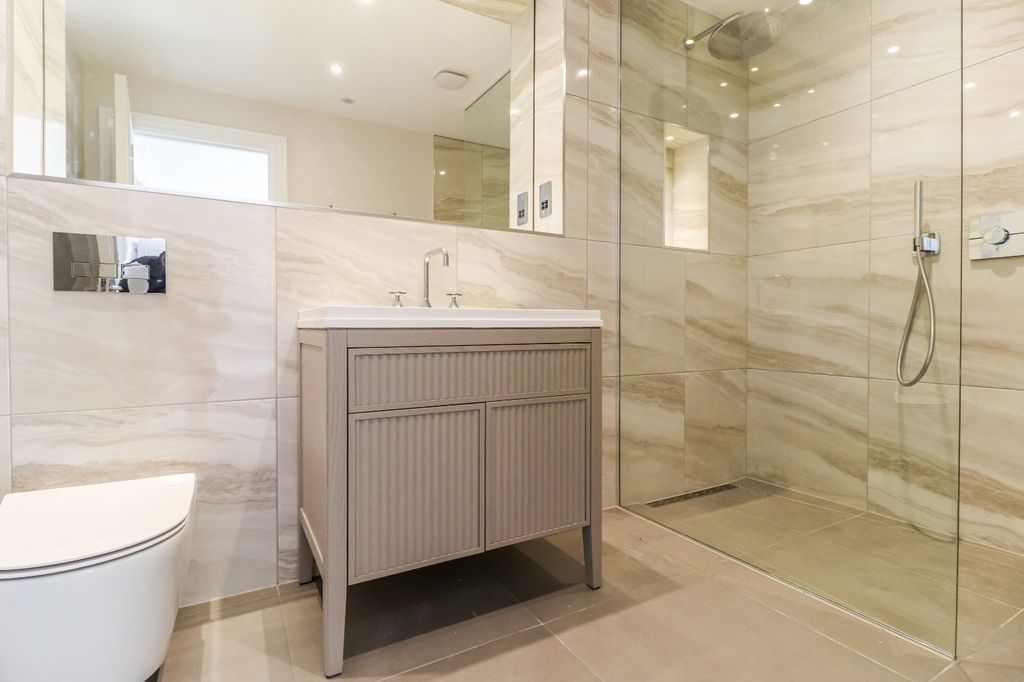 Additional image 17 of 3 bed flat for saleGregories Road, Beaconsfield HP9