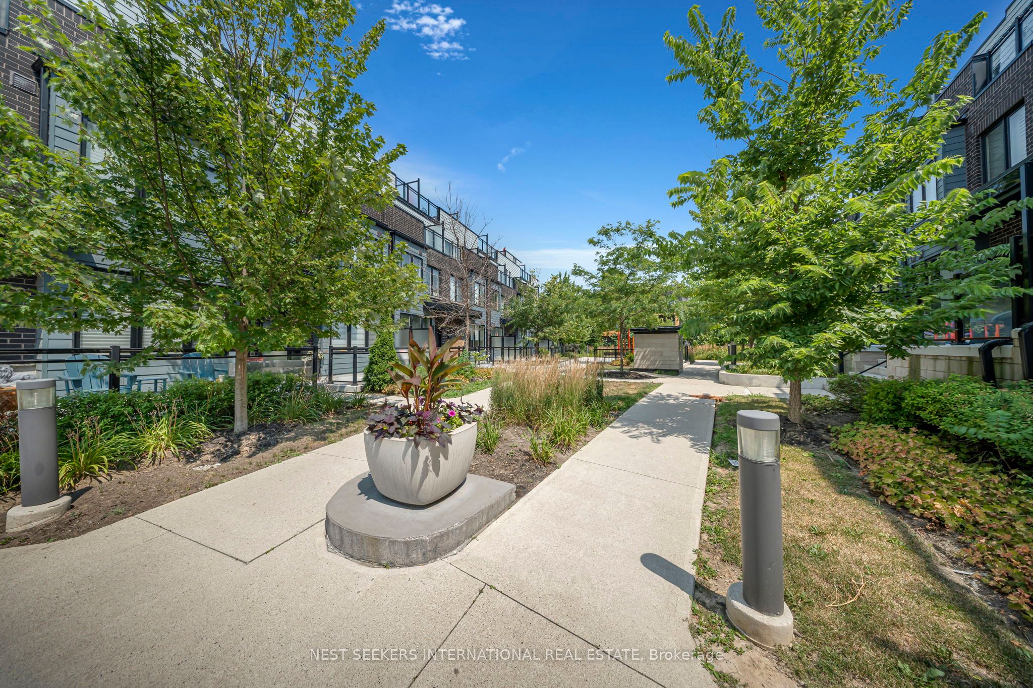 Additional image 4 of 10-2212 Bromsgrove Road, Mississauga, ON, L5J 1L4