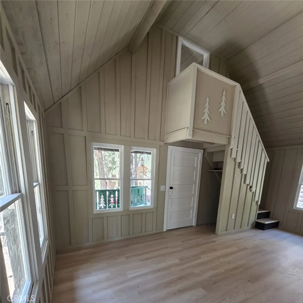 512 Rainbow Boulevard, Big Bear City, CA 92314