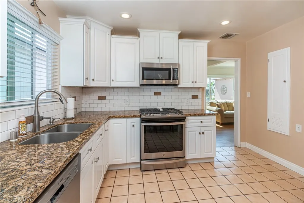 Additional image 8 of 1030 E San Jose Ave, Burbank, CA 91501