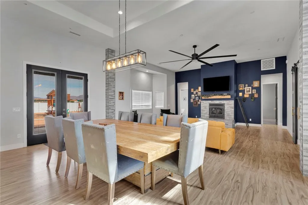 16979 Nanticoke Rd, Apple Valley, CA 92307 photo 5