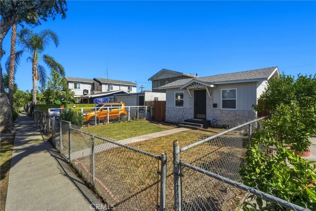Additional image 4 of 1104 E 111th Drive, Los Angeles, CA 90059