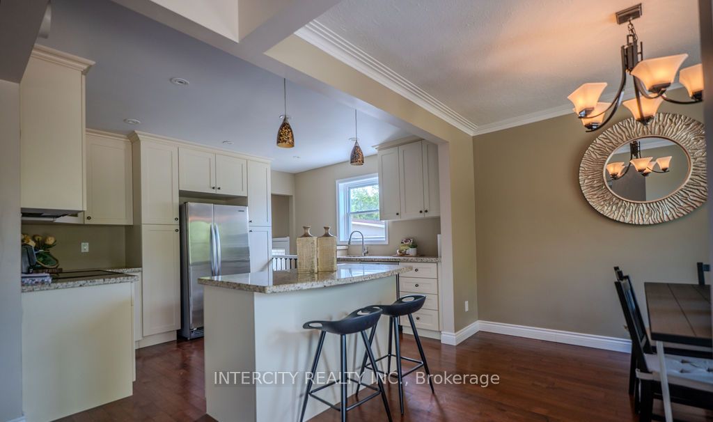 631 Trudale Court, Oakville, ON, L6L 4H2 photo 3