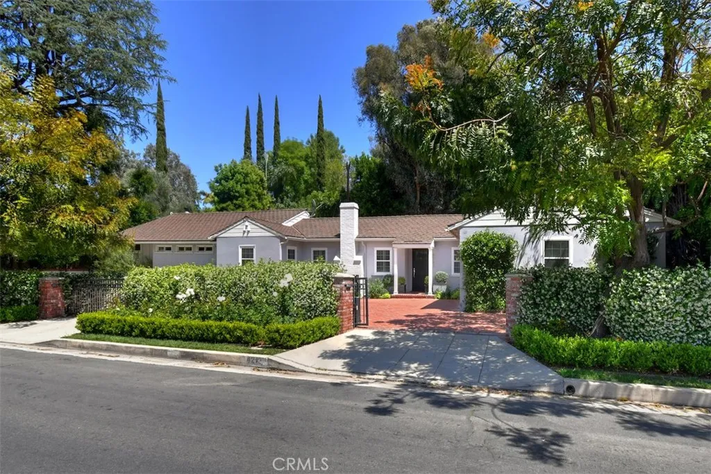 4242 Saugus Ave, Sherman Oaks, CA 91403