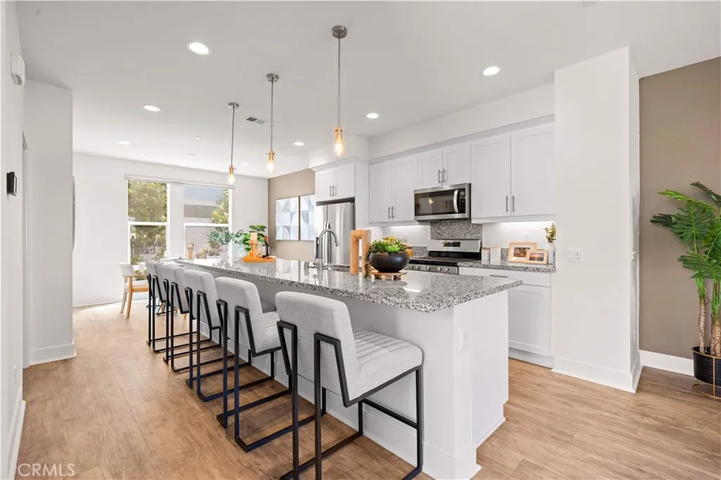 Additional image 3 of 645 W 17th St, Costa Mesa, CA 92627