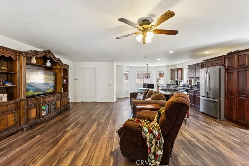 Additional image 12 of 879 Spruce Lane, Sugarloaf, CA 92386