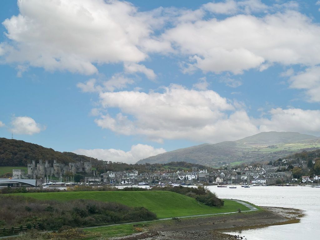 Additional image 2 of 2 bed flat for saleWarren Drive, Deganwy, Conwy LL31