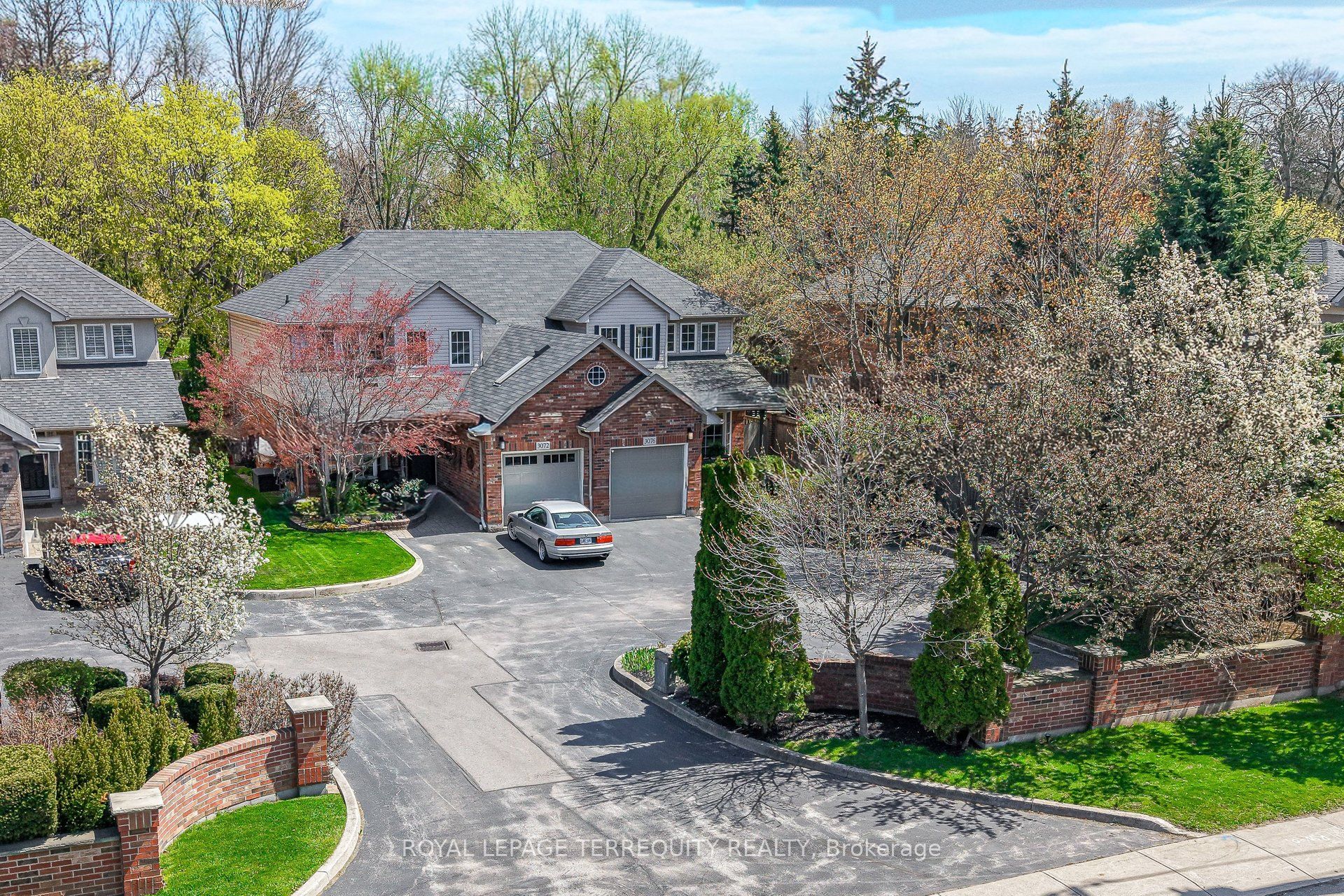 3076 Lakeshore Road W, Oakville, ON, L6L 1J2