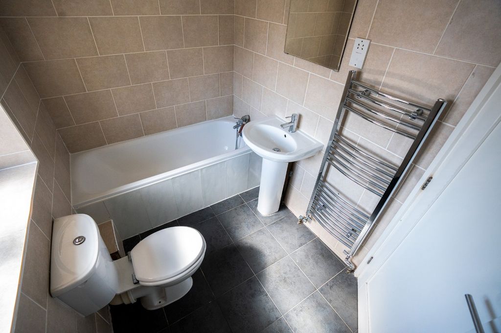 Additional image 12 of 4 bed semi-detached house for saleWindsor Road, Slough, Berkshire SL1