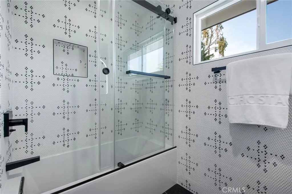 Additional image 34 of 305 Robinhood Ln, Costa Mesa, CA 92627