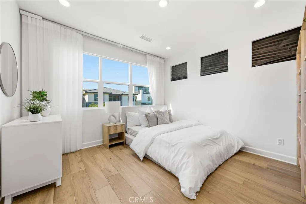 Additional image 43 of 124 Chant, Irvine, CA 92618