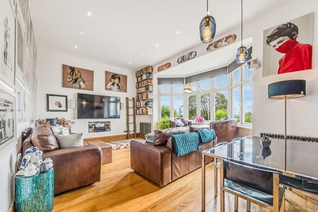 2 bed flat for saleWestcliff Parade, Westcliff-On-Sea, 7 SS0 photo 5