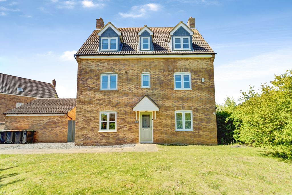 5 bed detached house for saleMaskell Drive, Bedford MK41