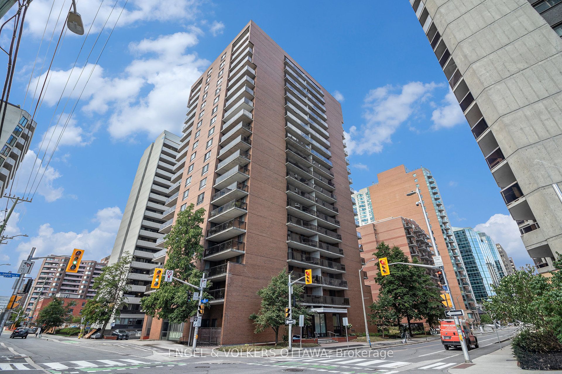 907-475 Laurier Avenue W, Ottawa, ON, K1R 7X1