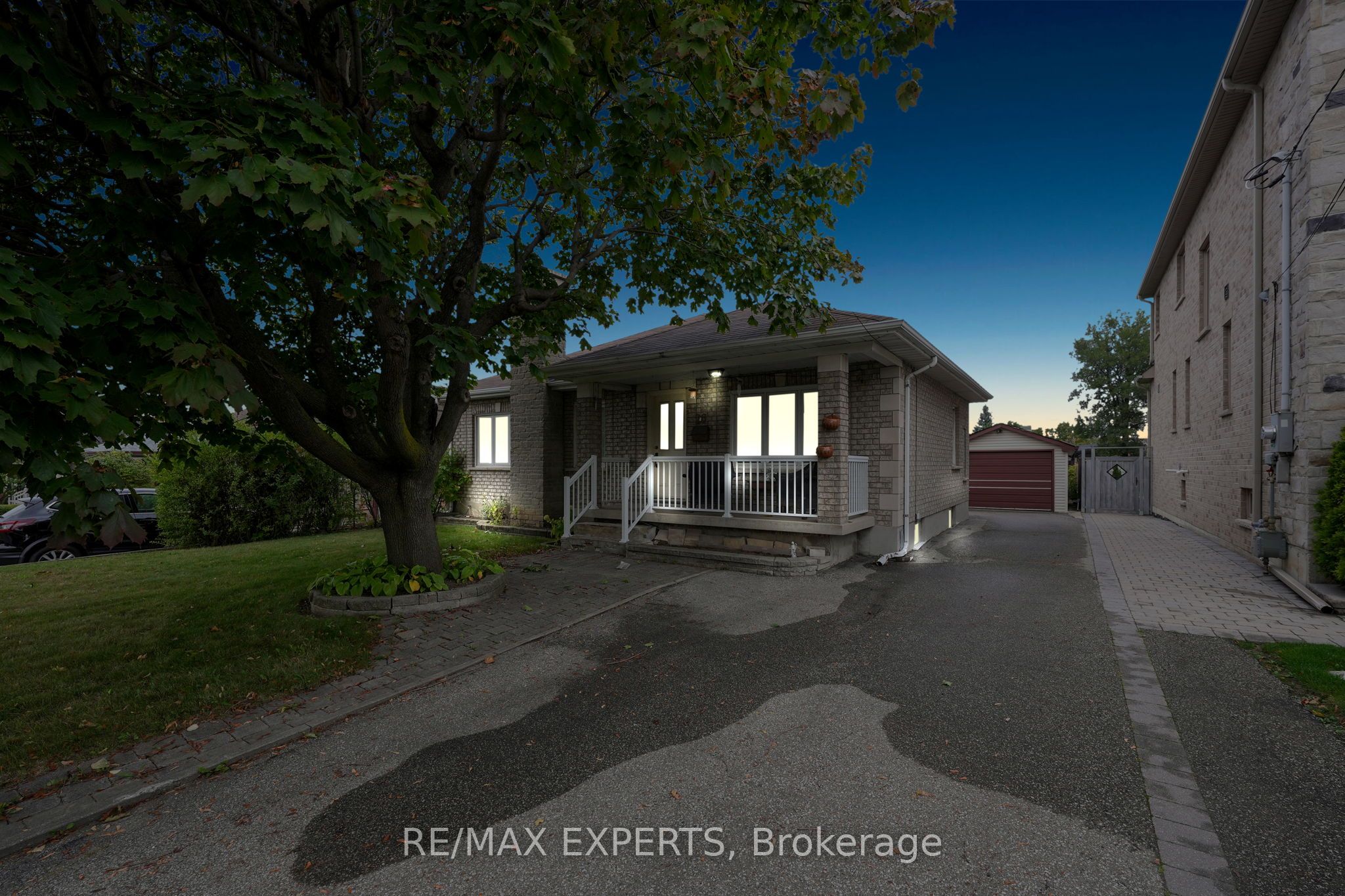 26 Grovedale Avenue, Toronto, ON, M6L 1Y6