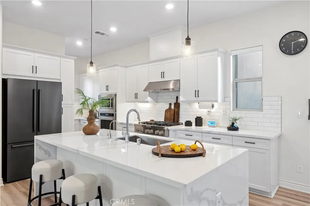 120 Frame, Irvine, CA 92618 photo 4