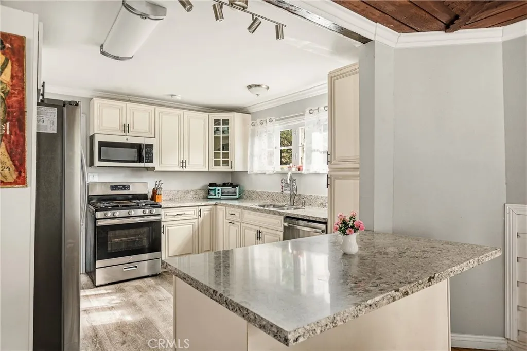 Additional image 29 of 27472 Meadow Dr, Crest Park, CA 92326