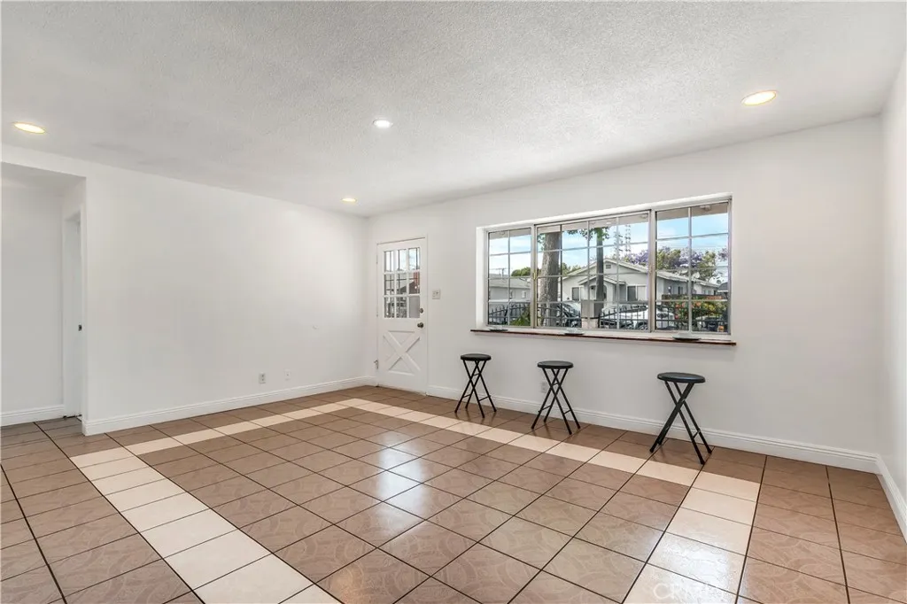 180 E 69th, Long Beach, CA 90805 photo 3