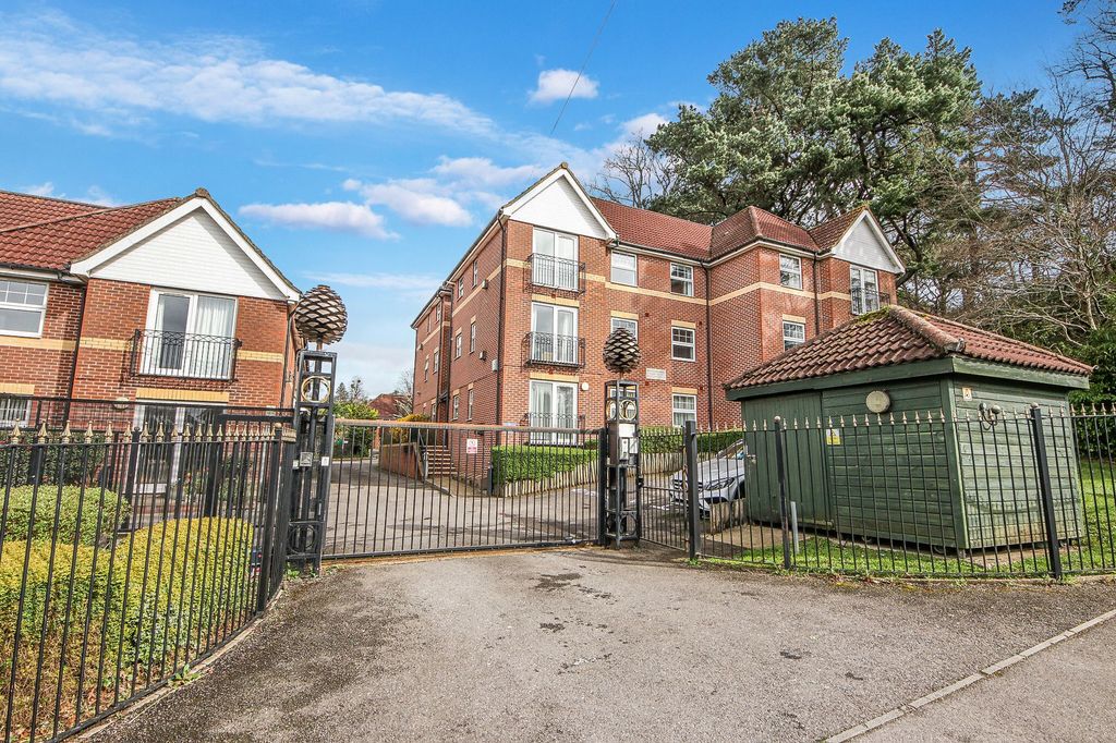 Additional image 13 of 2 bed flat for sale49 Cobden Avenue, Bitterne Park SO18