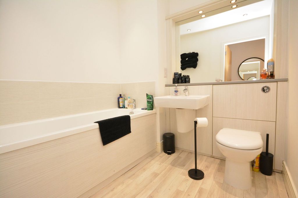 Additional image 4 of 2 bed flat for saleCrown Crescent, Larbert FK5