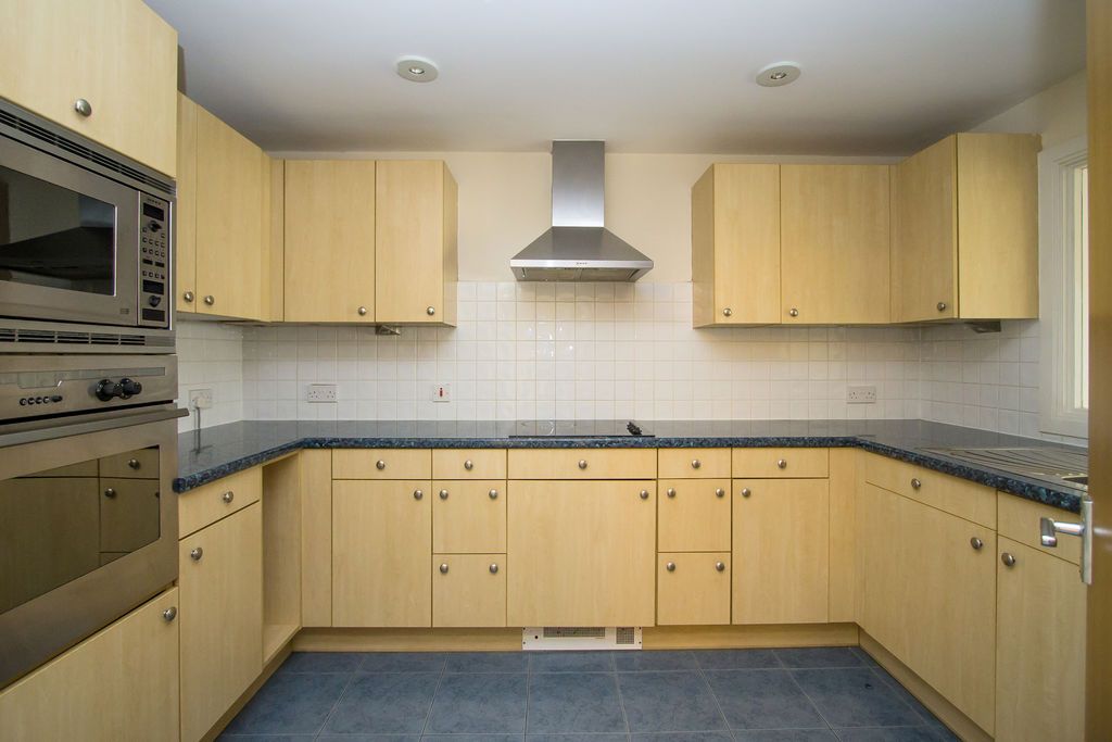 Additional image 6 of 3 bed flat for saleAdventurers Quay, Cardiff CF10