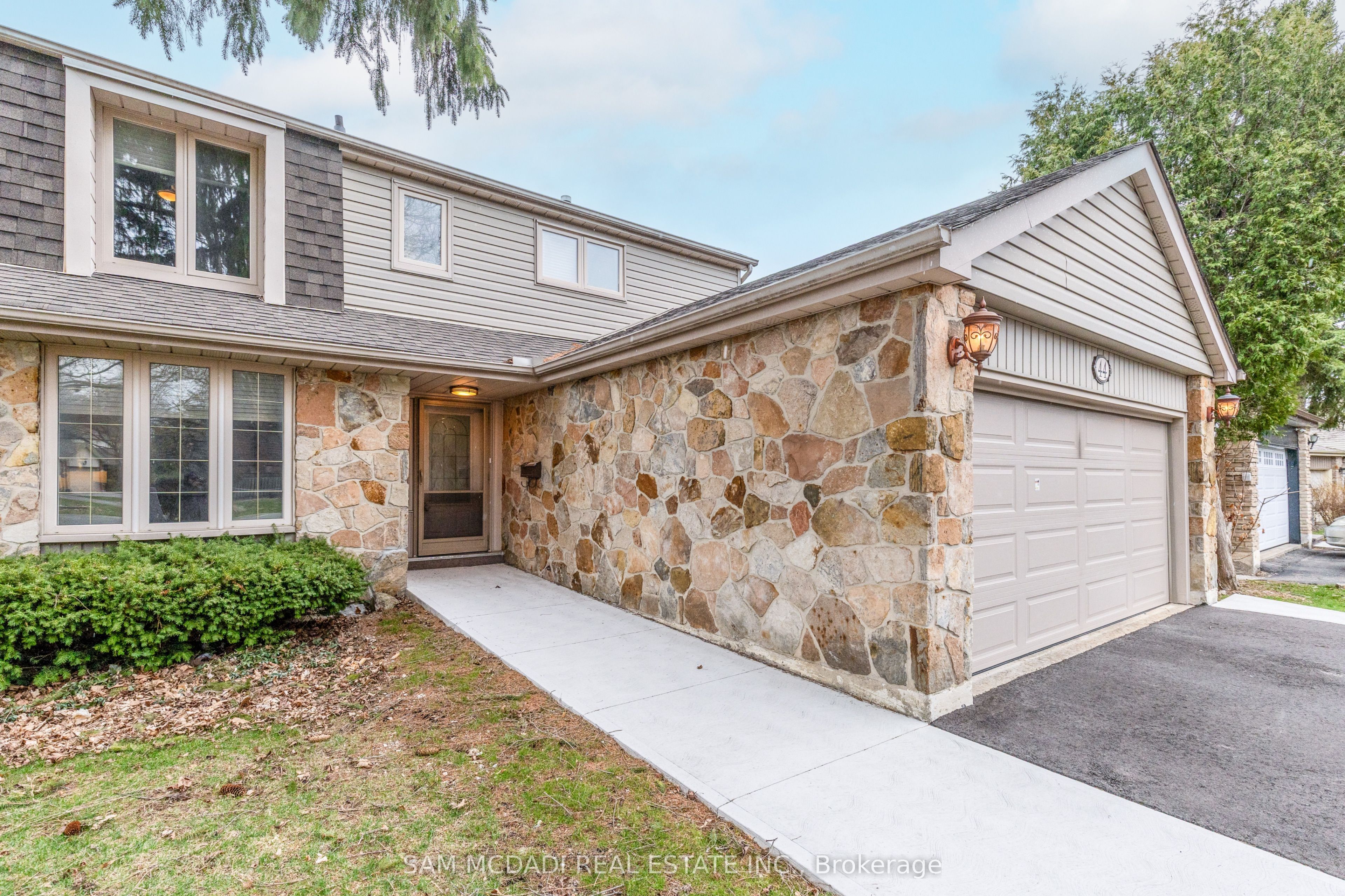 Additional image 5 of 44 Madrid Crescent, Brampton, ON, L6S 2X4
