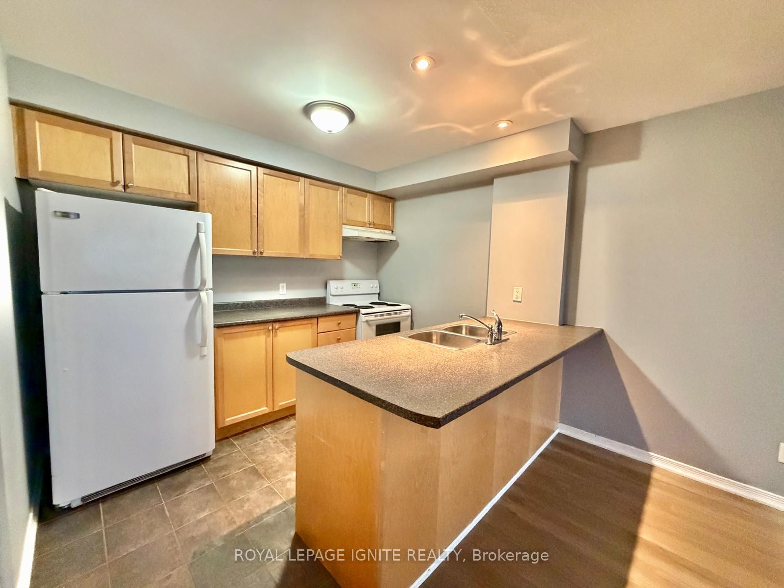 Additional image 6 of 304-128 Aspen Springs Drive, Clarington, ON, L1C 0G9