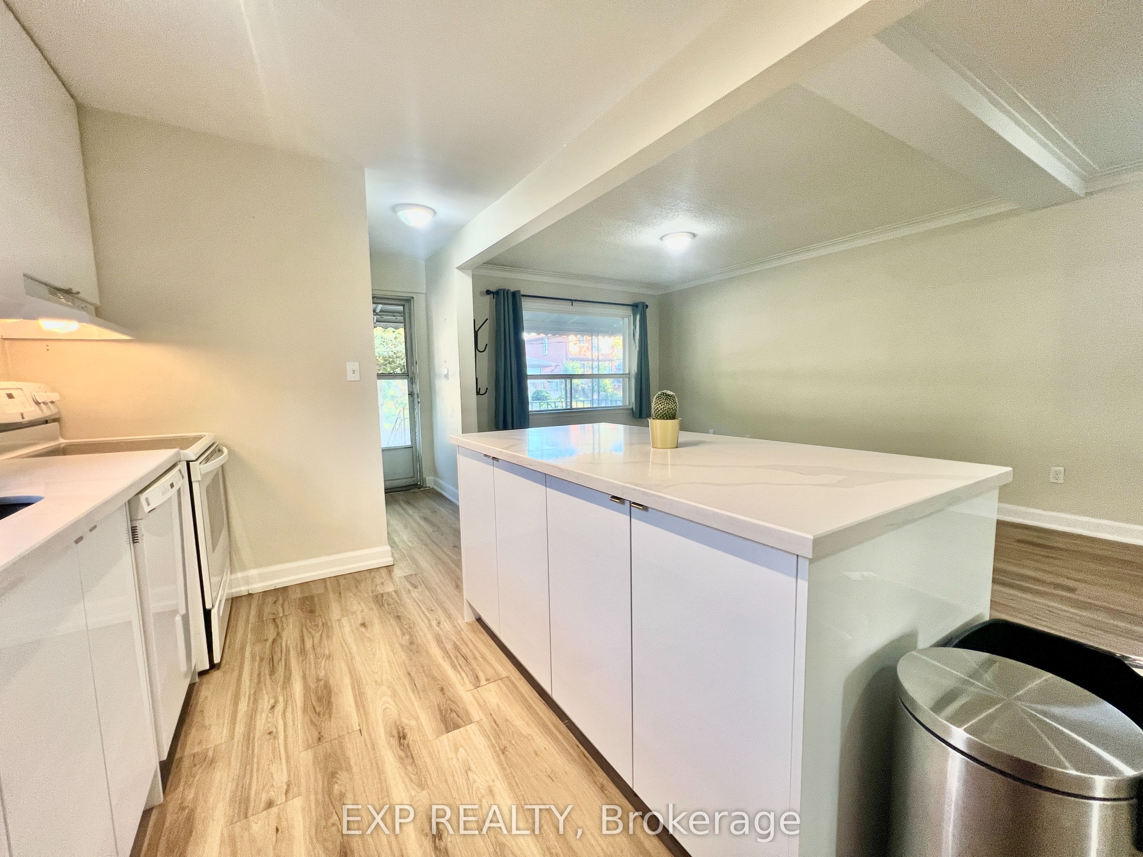 Additional image 6 of 158 Hallmark Avenue, Toronto, ON, M8W 4K8
