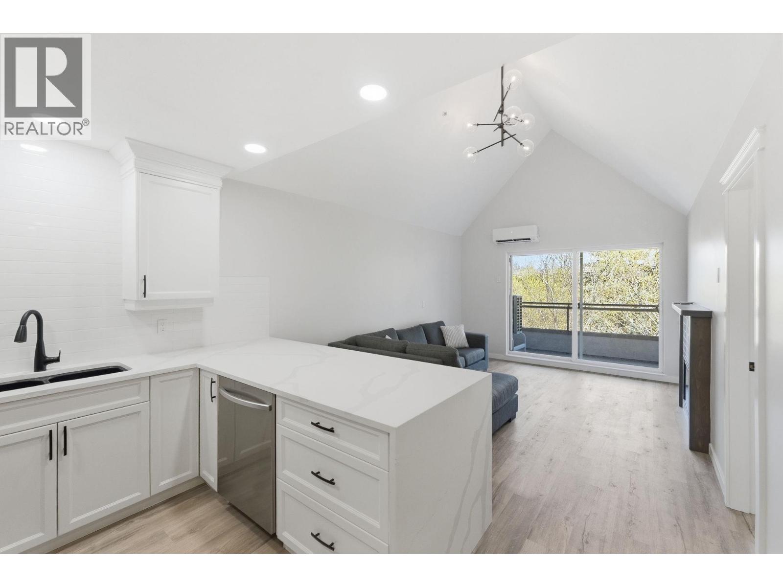 309-1965 Pandosy Street, Kelowna, BC, V1Y1R9