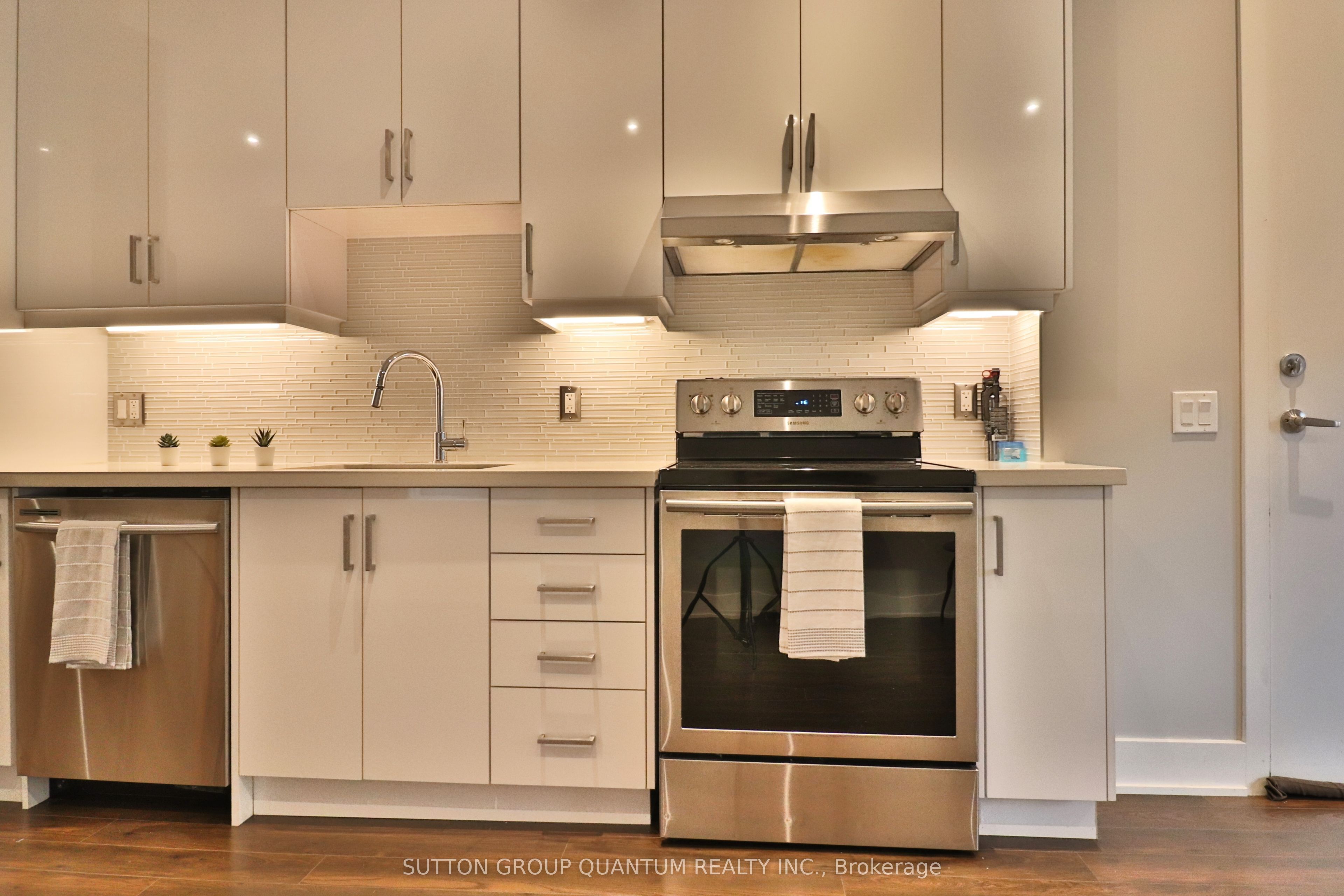 Additional image 3 of Main-35 Cloverdale Road, Toronto, ON, M6N 3L6
