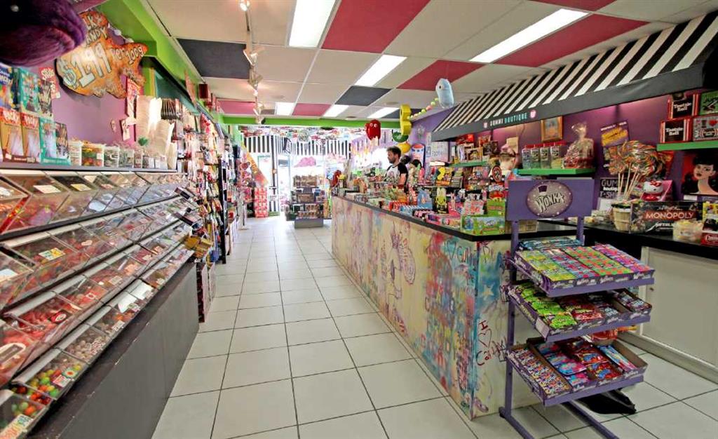 Additional image 2 of 205 10 Street NW, Calgary, AB, T2N 1V5