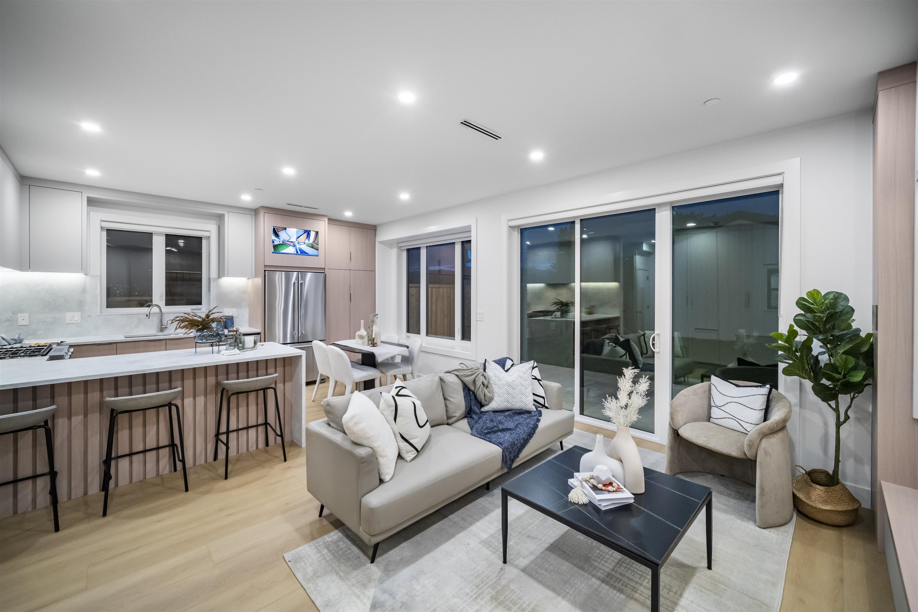Additional image 4 of 2-3623 Triumph Street, Vancouver, BC, V5K 1V4